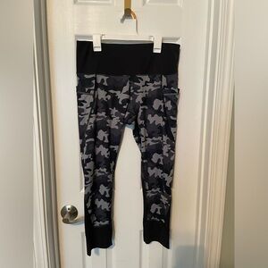 Active life camo cropped athletic gym leggings